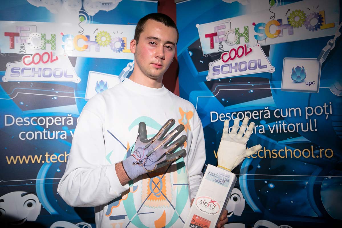 Romanian IT talents: bionic hand